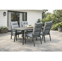 Ensemble de meubles de jardin avec table et quatre chaises avec coussins sur une terrasse