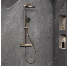 Duschsäule mit Kopf- und Handbrause vor Marmorwand