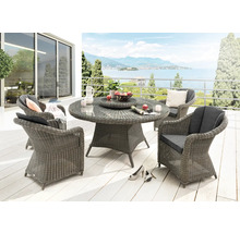 Terrasse mit Rattantisch, Rattanstühlen und Seeblick