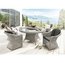 Gartensitzgruppe mit Esstisch und Stühlen auf einer Terrasse mit Seeblick