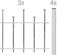 Metallzaun mit drei Zaunfeldern und vier Pfosten