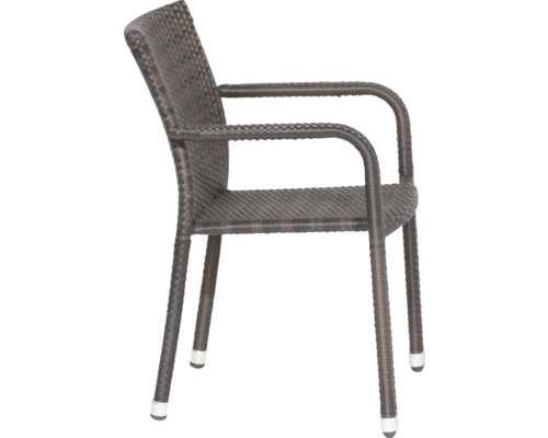 Chaise de jardin avec accoudoirs en résine tressée marron.