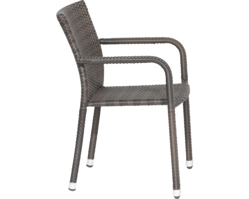 Chaise de jardin avec accoudoirs en polyrotin tressé.