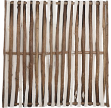 Clôture en bois faite de branches et de lattes