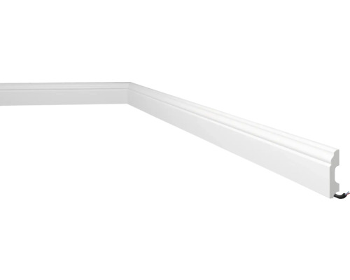 Plinthe avec conduit de câbles