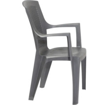 Chaise de jardin empilable en plastique avec accoudoirs en gris.