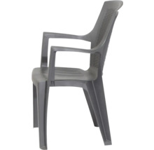 Chaise de jardin empilable en plastique avec accoudoirs et dossier texturé de couleur anthracite.