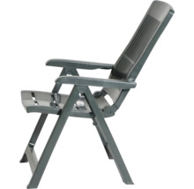 Chaise de jardin pliante en plastique avec dossier haut et accoudoirs.