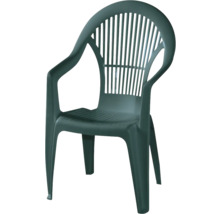 Chaise de jardin empilable vert foncé en plastique avec accoudoirs et dossier à lattes.
