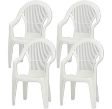 Lot de quatre chaises de jardin en plastique blanc avec accoudoirs et dossier à lattes.