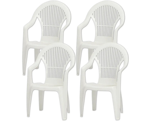 Lot de quatre chaises de jardin en plastique blanc avec accoudoirs et dossier à lattes.