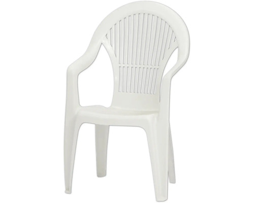 Chaise de jardin empilable en plastique blanc avec accoudoirs et dossier haut à lattes verticales.