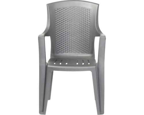 Chaise de jardin empilable en plastique avec dossier aspect rotin et accoudoirs.