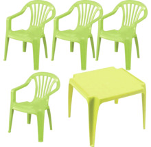 Ensemble de jardin pour enfants composé de quatre chaises en plastique avec accoudoirs et d une table carrée en plastique vert.