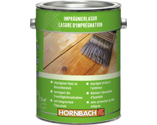 Imprägnierlasur in einer grünen Dose mit Pinsel aufgetragen auf Holz