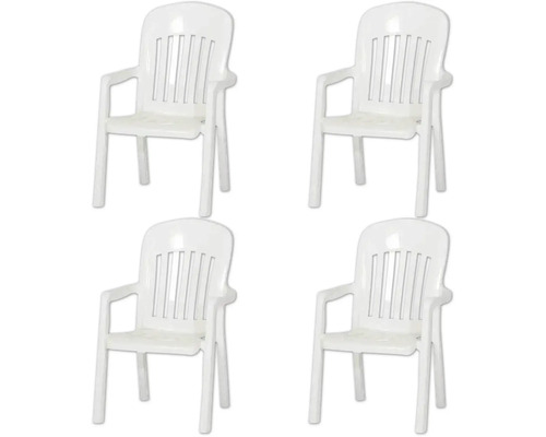 Lot de quatre chaises de jardin blanches empilables en plastique avec accoudoirs.