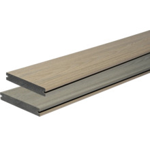 Deux planches de terrasse en bois