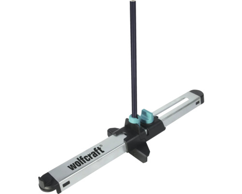 Wolfcraft Parallelanschlag und Markierungshilfe aus Aluminium und Kunststoff mit eingesetztem Bleistift.