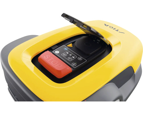 Stiga Logo auf einem gelben Rasenmähroboter mit geöffnetem Bedienfeld