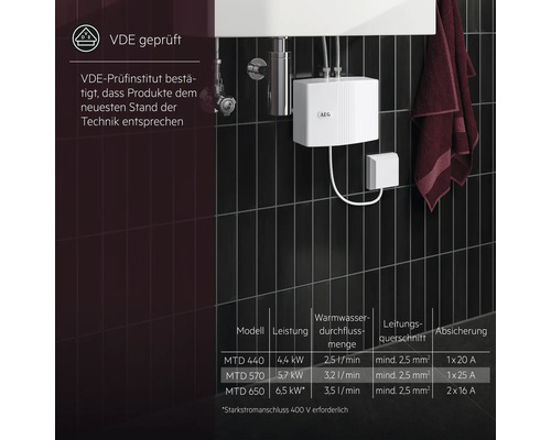 Elektronischer Durchlauferhitzer von AEG an dunkler Wand montiert. VDE geprüft.