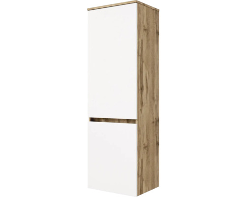 Hochschrank mit Korpus in Eichenoptik und zwei weißen Fronttüren ohne Griffe.