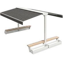 Sitzgruppe mit Markise und Pflanzkasten