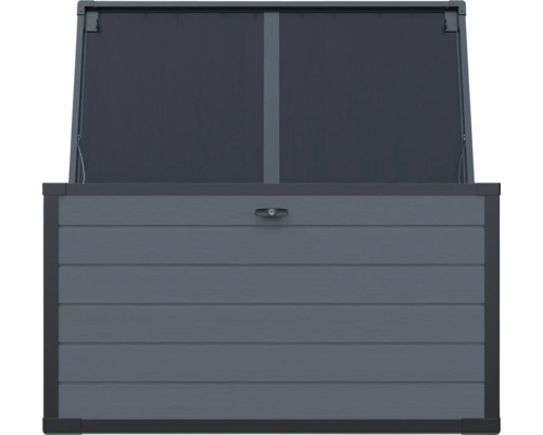 Geöffnete Gartenbox zur Aufbewahrung von Gartengeräten und Gartenmöbelauflagen