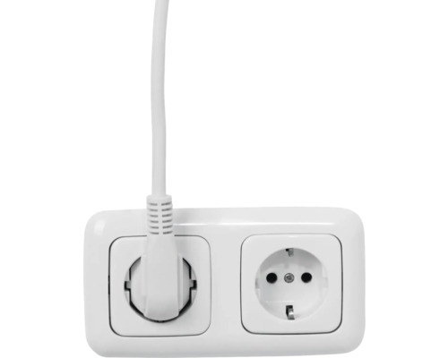 Double prise avec fiche branchée