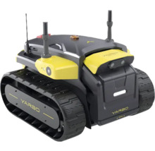 Unité de base pour robot de jardin Yarbo avec chenilles en caoutchouc, antennes et capteurs intégrés pour l'entretien automatisé du jardin.