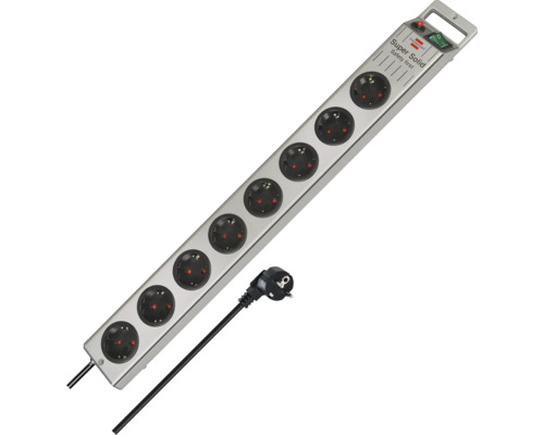 Steckdosenleiste mit sieben Steckdosen und Netzstecker