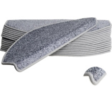 Marches d'escalier en tapis empilées