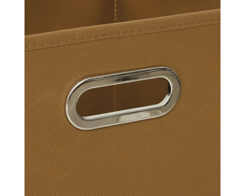 Gros plan sur une boîte de rangement avec poignée