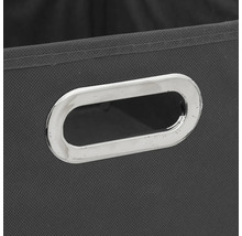 Gros plan d'une boîte de rangement grise avec une poignée.