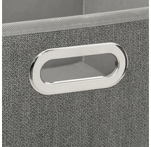 Gros plan d'une boîte de rangement grise avec une poignée argentée