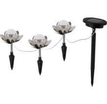 Lot de trois lampes solaires de jardin en forme de lotus avec boules en verre craquelé et panneau solaire déporté muni de piquets de sol.