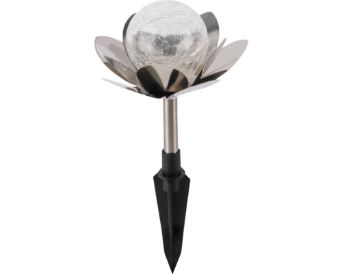 Lampe solaire de jardin en forme de lotus avec sphère en verre craquelé, pétales en métal et piquet de terre noir.