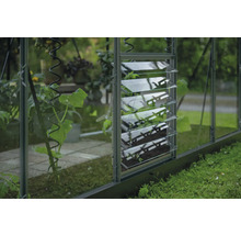 Serre avec jalousie de fenêtre pour la ventilation et support de plantes