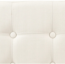 Gros plan d'un meuble avec capitonnage