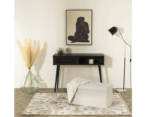 Intérieur avec console, lampadaire, tableau et tapis