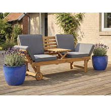 Banc de jardin pour deux personnes avec table et roues sur une terrasse