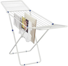 Wäscheständer mit Wäsche