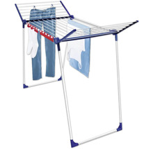 Séchoir à linge avec linge à sécher