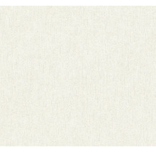 Hellbeige Vliestapete mit dezenter vertikaler Struktur und feiner Oberflächenprägung.