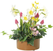 Künstliches Blumenarrangement mit Narzissen, rosafarbenen und gelben Blüten in braunem Topf