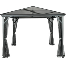 Pavillon mit Vorhängen