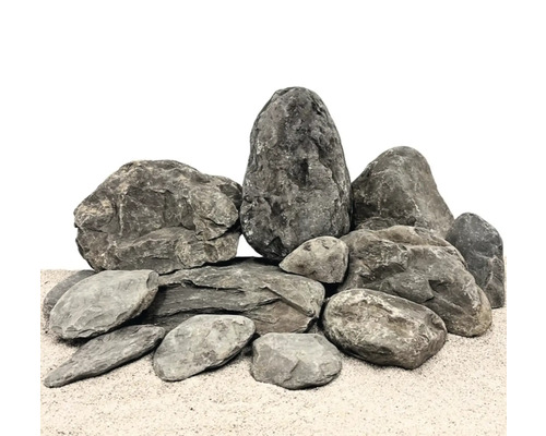 Gestapelte Dekosteine für den Garten