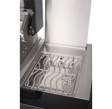 Vue détaillée du barbecue avec grille et couvercle ouvert