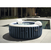 Jacuzzi gonflable avec appuie-tête dans le jardin
