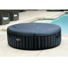 Bain à remous gonflable avec couvercle à l'extérieur.