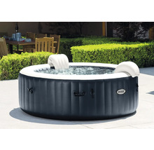 Jacuzzi rond gonflable dans le jardin avec le logo Intex